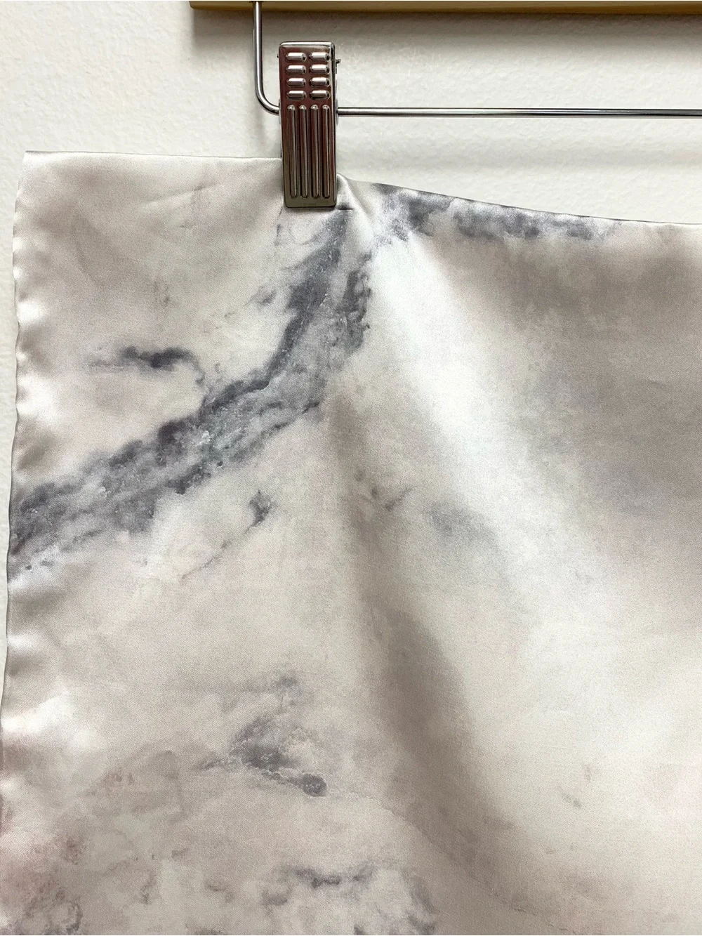 Kitsch Beauty Satin Pillowcase White Marble Standard Size Gentle on Skin & Hair
